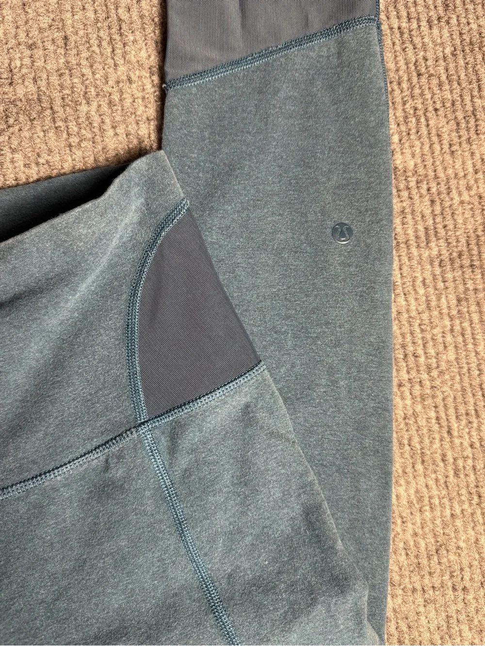 Lululemon Heathered Teal with Dark Teal Mesh Crop Workout Tights Size 6